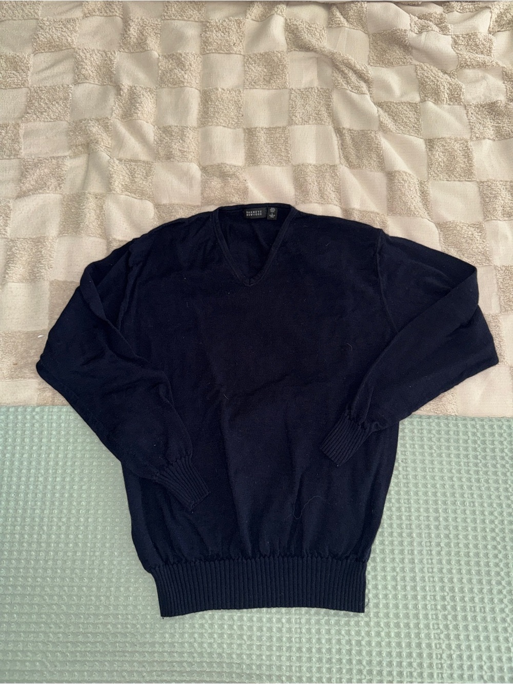 Barneys New York Men's V-Neck 100% Merino Wool Sweater size L